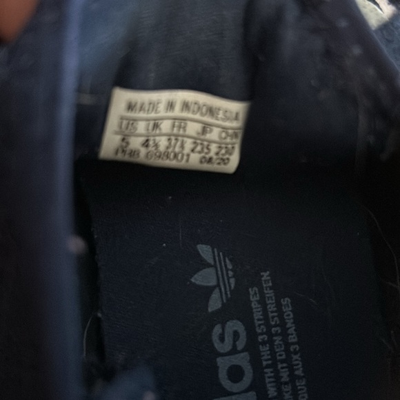 Adidas- Kids size 5 - Picture 6 of 8